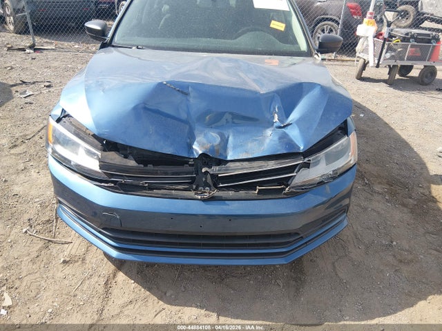 44884108 :رقم المزاد ، 3VWD17AJ0FM211183 vin ، 2015 Volkswagen Jetta 1.8t Se مزاد بيع