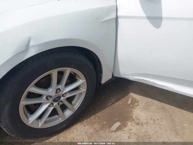 44884145 :رقم المزاد ، 1FADP3F27FL301904 vin ، 2015 Ford Focus Se مزاد بيع