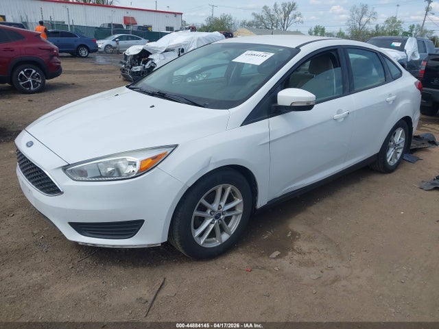 44884145 :رقم المزاد ، 1FADP3F27FL301904 vin ، 2015 Ford Focus Se مزاد بيع