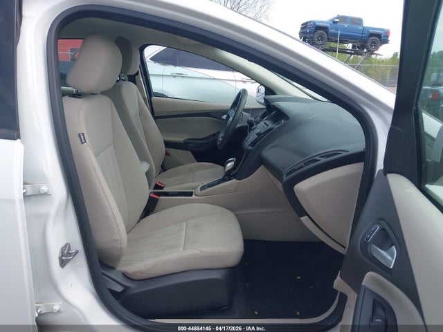 44884145 :رقم المزاد ، 1FADP3F27FL301904 vin ، 2015 Ford Focus Se مزاد بيع