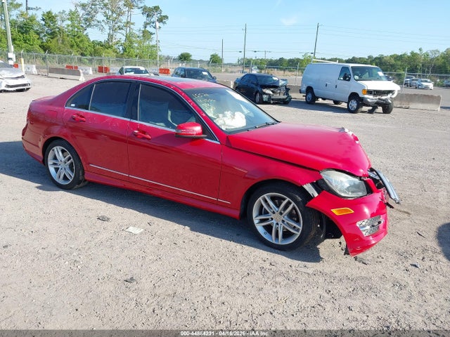 2013 MERCEDES-BENZ C 250 WDDGF4HB0DA851005