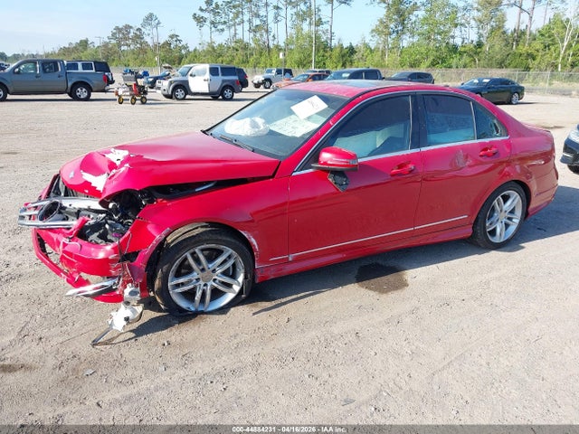 2013 MERCEDES-BENZ C 250 WDDGF4HB0DA851005 Photo 1