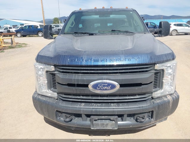Ford F-350 Chassis Xl 2017 1FDRF3G62HED60477 Image 12