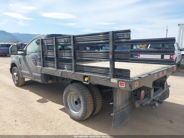 Ford F-350 Chassis Xl 2017 1FDRF3G62HED60477 Image 3