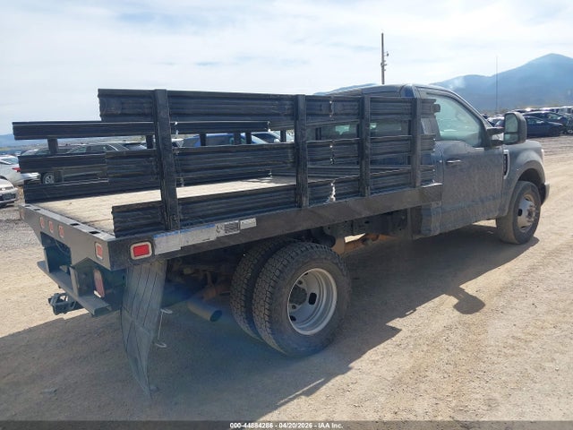 Ford F-350 Chassis Xl 2017 1FDRF3G62HED60477 Image 4