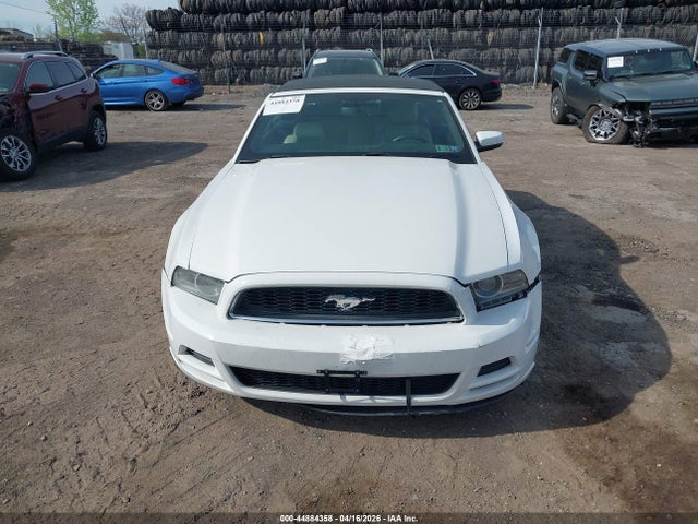 Продаж на аукціоні авто 2014 Ford Mustang V6 Premium, vin: 1ZVBP8EM3E5208251, номер лоту: 44884358