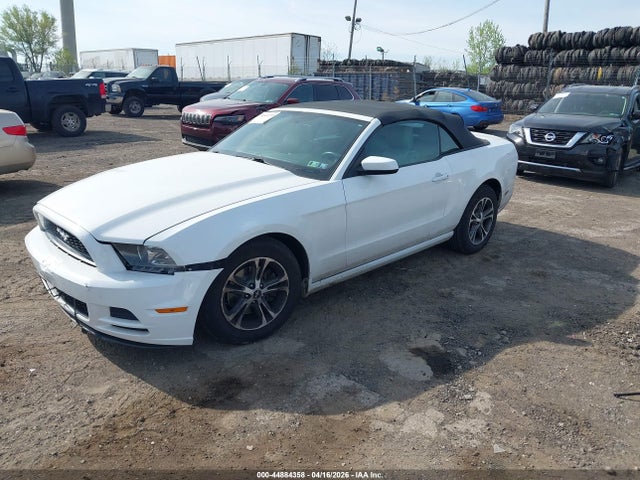 Продаж на аукціоні авто 2014 Ford Mustang V6 Premium, vin: 1ZVBP8EM3E5208251, номер лоту: 44884358