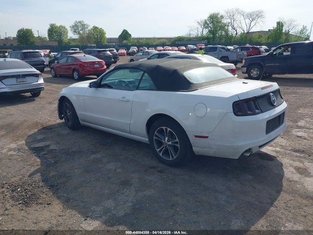 Продаж на аукціоні авто 2014 Ford Mustang V6 Premium, vin: 1ZVBP8EM3E5208251, номер лоту: 44884358