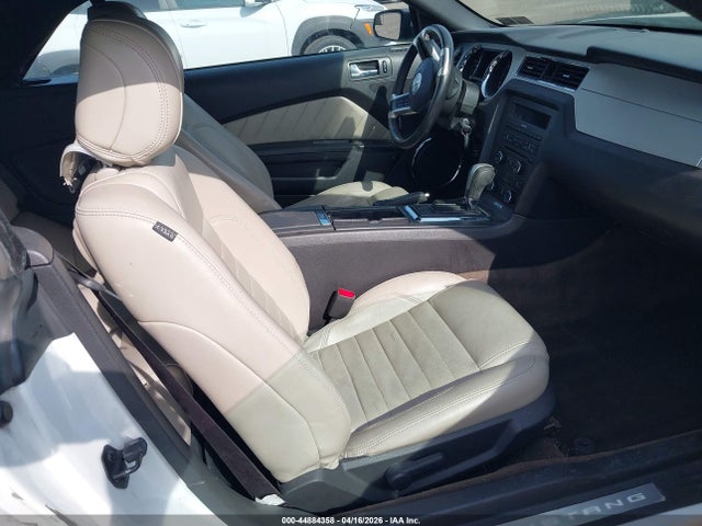 Продаж на аукціоні авто 2014 Ford Mustang V6 Premium, vin: 1ZVBP8EM3E5208251, номер лоту: 44884358