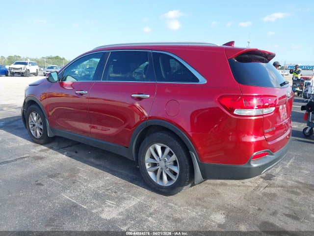 44884376 :رقم المزاد ، 5XYPG4A32HG277443 vin ، 2017 Kia Sorento 2.4l Lx مزاد بيع