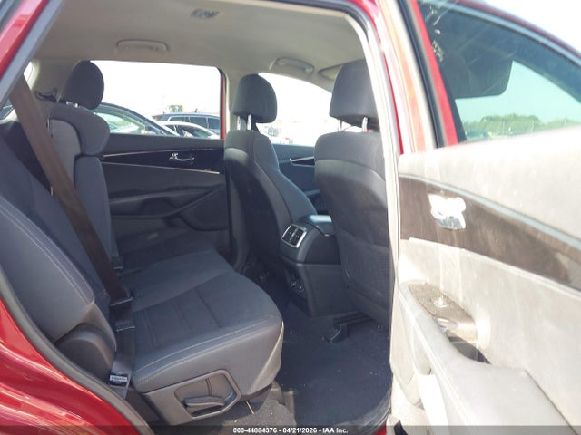 44884376 :رقم المزاد ، 5XYPG4A32HG277443 vin ، 2017 Kia Sorento 2.4l Lx مزاد بيع
