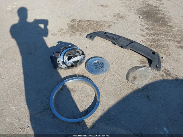 Продаж на аукціоні авто 2012 Volkswagen Beetle 2.5l, vin: 3VWJX7AT7CM629805, номер лоту: 44884480