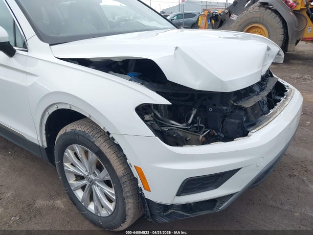 44884533 :رقم المزاد ، 3VV2B7AX0JM080326 vin ، 2018 Volkswagen Tiguan 2.0t Se/2.0t Sel مزاد بيع
