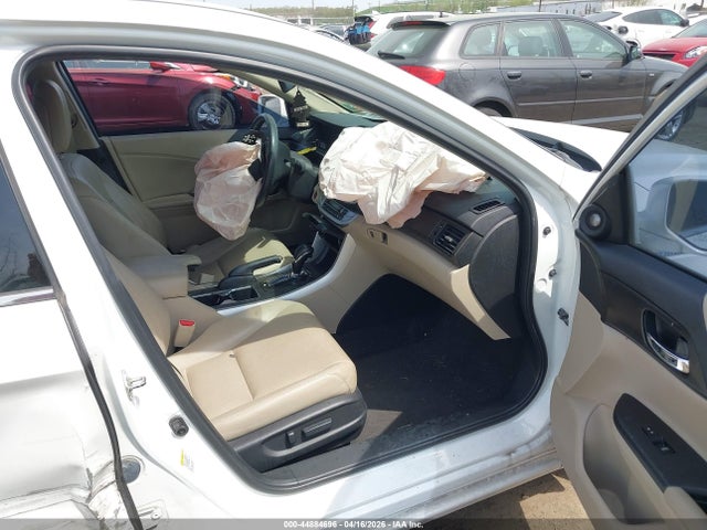 2015 Honda Accord Hybrid Ex-l მანქანა იყიდება აუქციონზე, vin: 1HGCR6F59FA007705, აუქციონის ნომერი: 44884696