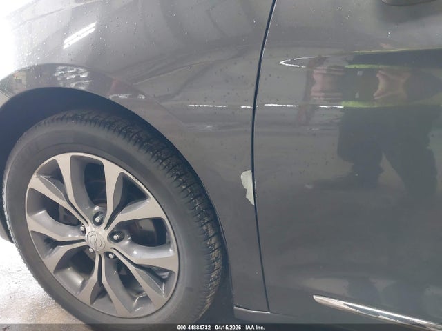 Продажа на аукционе авто 2017 Chrysler Pacifica Limited, vin: 2C4RC1GG2HR655981, номер лота: 44884732