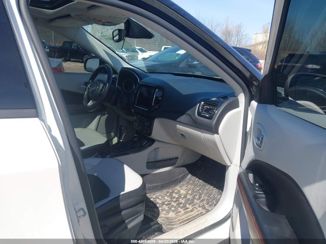 44884809 :رقم المزاد ، 3C4NJDCB0JT272883 vin ، 2018 Jeep Compass Limited 4x4 مزاد بيع