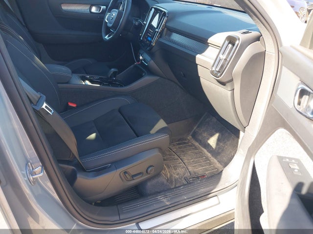 YV4L12UC1S2582821 Volvo Xc40 B5 Plus Dark Theme