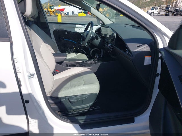 KNDCR3LE6P5085256 KIA NIRO EX