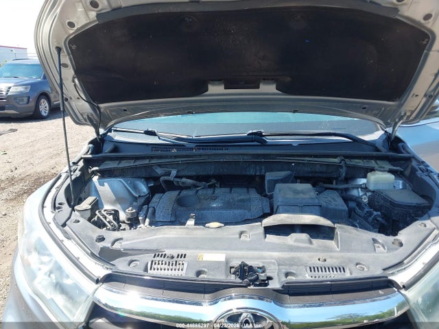 Продажа на аукционе авто 2015 Toyota Highlander Le, vin: 5TDZARFHXFS009672, номер лота: 44885297