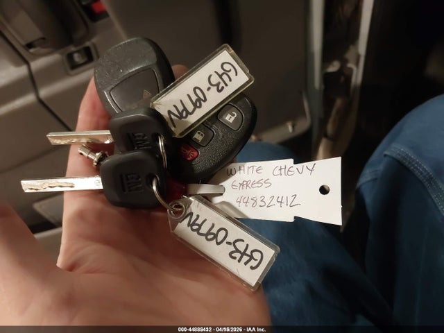 1GAWGEFG0J1274553 Chevrolet Express 2500 Ls