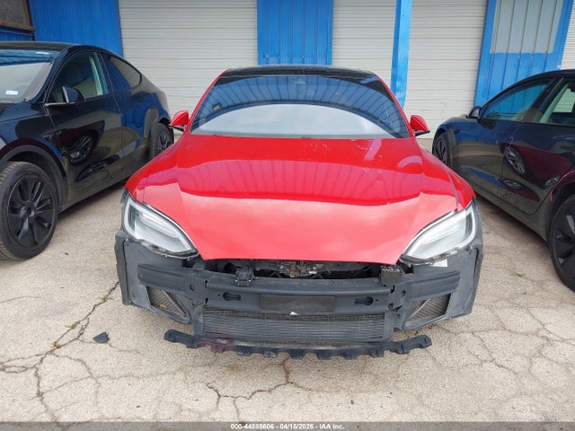 44885606 :رقم المزاد ، 5YJSA1E21GF156369 vin ، 2016 Tesla Model S 60d/70d/75d/85d/90d مزاد بيع