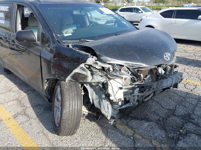 5TDKK3DC7FS616079 Toyota Sienna Le 8 Passenger