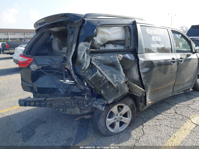 5TDKK3DC7FS616079 Toyota Sienna Le 8 Passenger