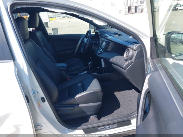 JTMNFREV2HJ712898 Toyota RAV4 SE