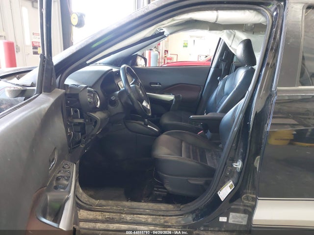44885793 :رقم المزاد ، 3N1CP5DV2LL564562 vin ، 2020 Nissan Kicks Sr Xtronic Cvt مزاد بيع