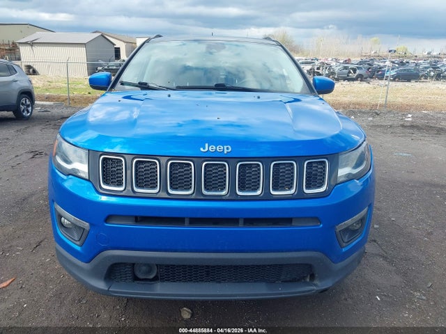 44885884 :رقم المزاد ، 3C4NJDBB6JT360256 vin ، 2018 Jeep Compass Latitude 4x4 مزاد بيع