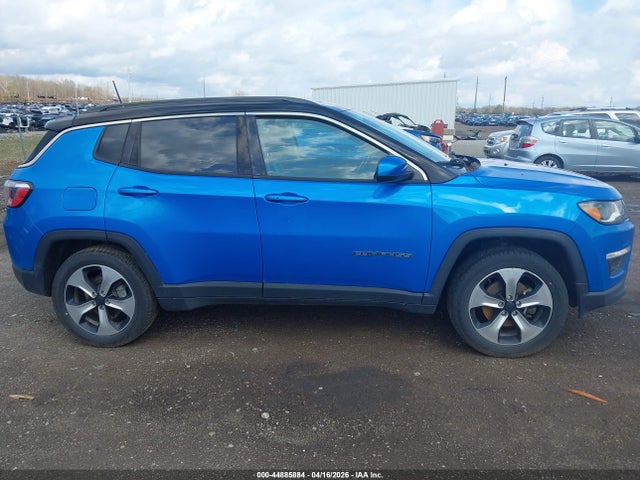 44885884 :رقم المزاد ، 3C4NJDBB6JT360256 vin ، 2018 Jeep Compass Latitude 4x4 مزاد بيع