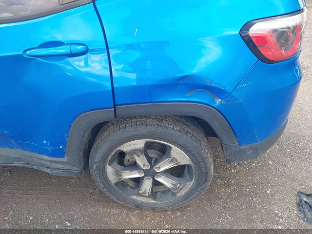 44885884 :رقم المزاد ، 3C4NJDBB6JT360256 vin ، 2018 Jeep Compass Latitude 4x4 مزاد بيع