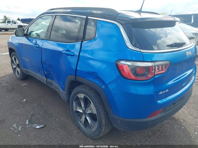44885884 :رقم المزاد ، 3C4NJDBB6JT360256 vin ، 2018 Jeep Compass Latitude 4x4 مزاد بيع