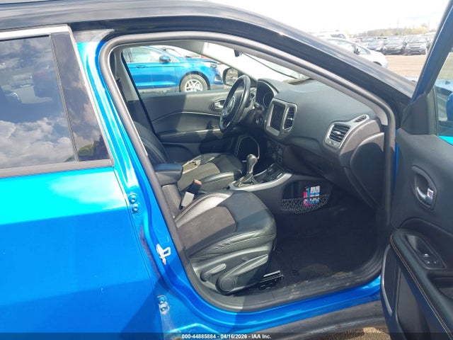 44885884 :رقم المزاد ، 3C4NJDBB6JT360256 vin ، 2018 Jeep Compass Latitude 4x4 مزاد بيع