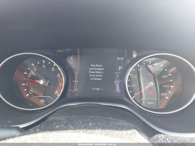 44885884 :رقم المزاد ، 3C4NJDBB6JT360256 vin ، 2018 Jeep Compass Latitude 4x4 مزاد بيع