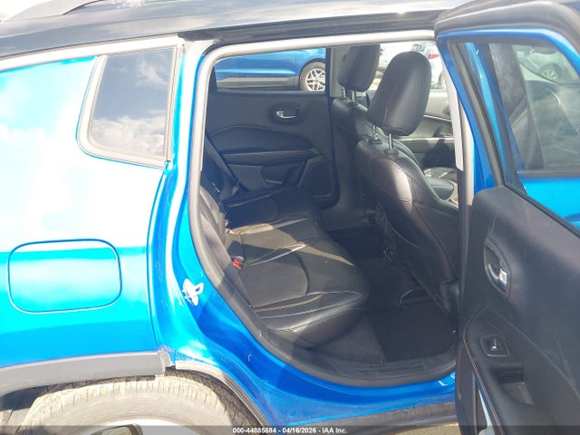 44885884 :رقم المزاد ، 3C4NJDBB6JT360256 vin ، 2018 Jeep Compass Latitude 4x4 مزاد بيع
