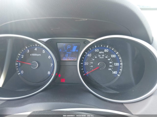 KM8JUCAGXFU978623 Hyundai TUCSON SE