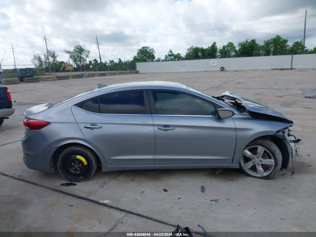 2017 Hyundai Elantra Limited მანქანა იყიდება აუქციონზე, vin: 5NPD84LF5HH013262, აუქციონის ნომერი: 44886040