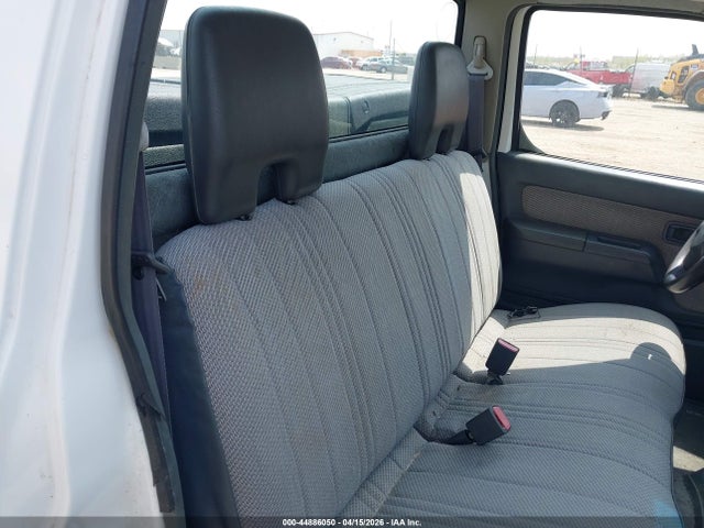44886050 :رقم المزاد ، 1N6DD21S31C327944 vin ، 2001 Nissan Frontier Xe مزاد بيع