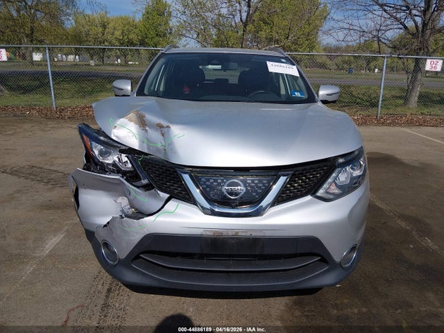 2017 Nissan Rogue Sport Sl მანქანა იყიდება აუქციონზე, vin: JN1BJ1CRXHW142440, აუქციონის ნომერი: 44886189