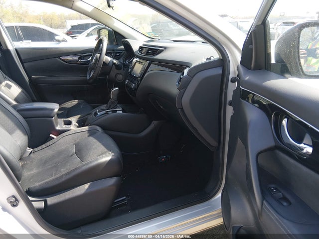 2017 Nissan Rogue Sport Sl მანქანა იყიდება აუქციონზე, vin: JN1BJ1CRXHW142440, აუქციონის ნომერი: 44886189