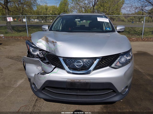 2017 Nissan Rogue Sport Sl მანქანა იყიდება აუქციონზე, vin: JN1BJ1CRXHW142440, აუქციონის ნომერი: 44886189