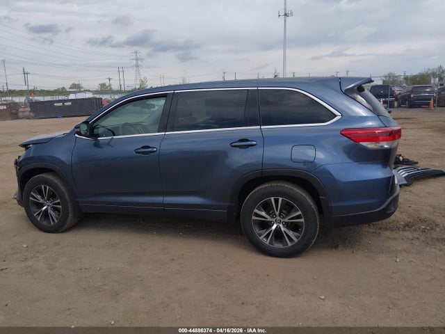44886374 :رقم المزاد ، 5TDBZRFH3JS907369 vin ، 2018 Toyota Highlander Le مزاد بيع