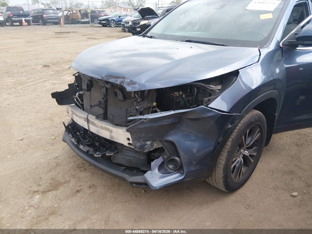 44886374 :رقم المزاد ، 5TDBZRFH3JS907369 vin ، 2018 Toyota Highlander Le مزاد بيع