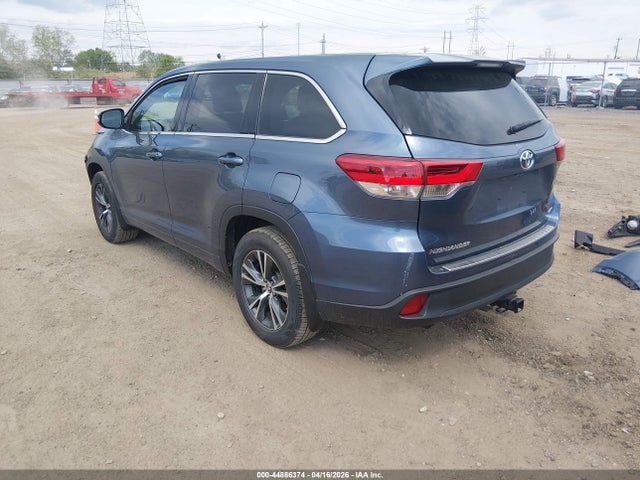 44886374 :رقم المزاد ، 5TDBZRFH3JS907369 vin ، 2018 Toyota Highlander Le مزاد بيع