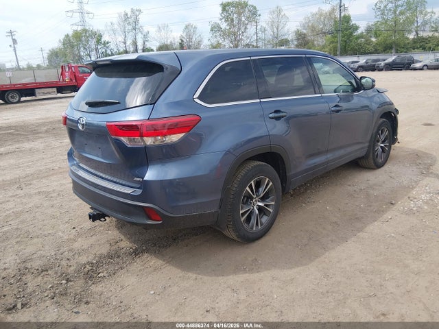 44886374 :رقم المزاد ، 5TDBZRFH3JS907369 vin ، 2018 Toyota Highlander Le مزاد بيع
