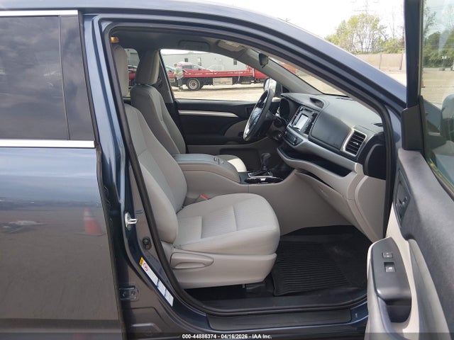 44886374 :رقم المزاد ، 5TDBZRFH3JS907369 vin ، 2018 Toyota Highlander Le مزاد بيع