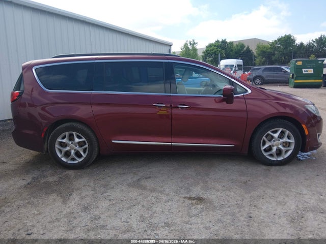Продажа на аукционе авто 2017 Chrysler Pacifica Touring-l, vin: 2C4RC1BG1HR509191, номер лота: 44886389