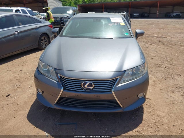 44886423 :رقم المزاد ، JTHBW1GG4D2001032 vin ، 2013 Lexus Es 300h مزاد بيع