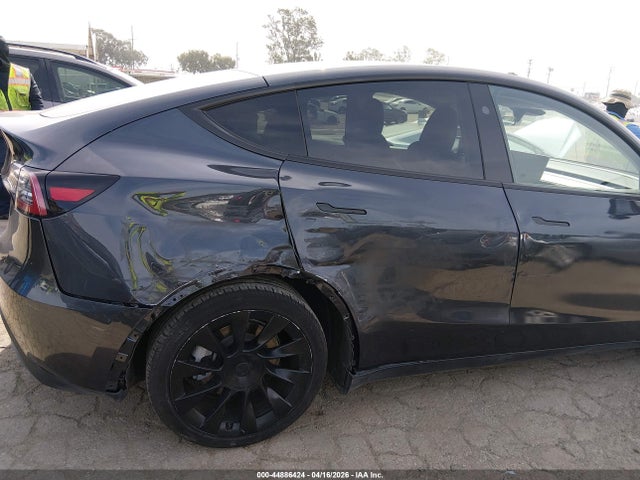 2024 TESLA MODEL Y 7SAYGDED1RF090164 Photo 5